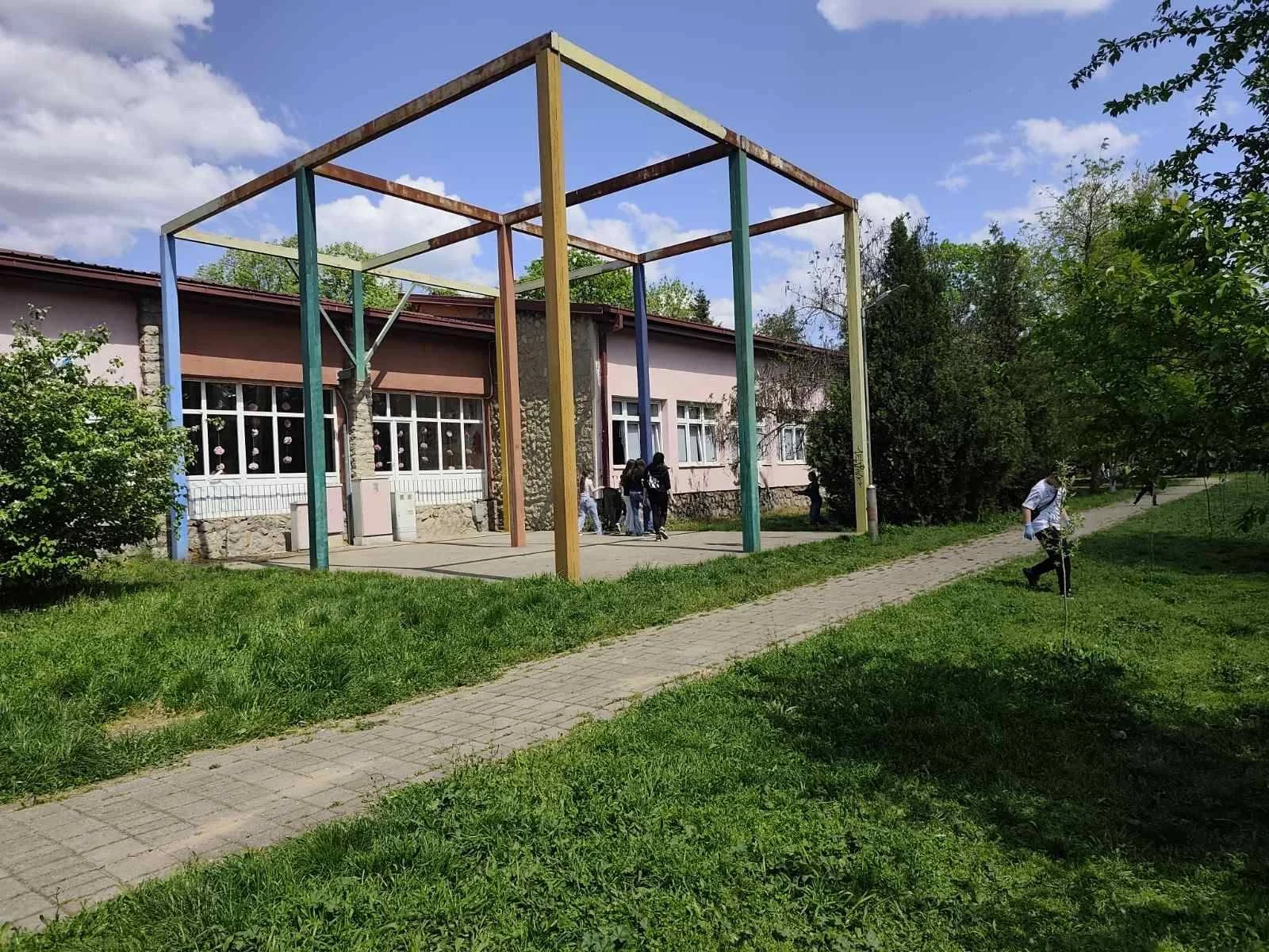Интензивни активности по предметот Општествена и хуманитарна работа!